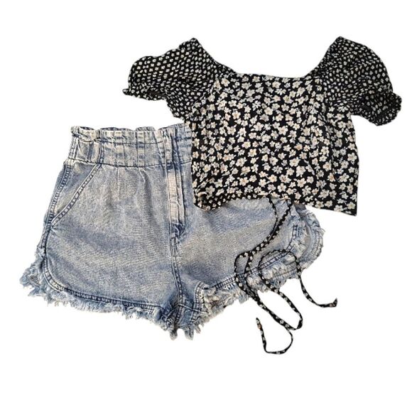 Angie Black Floral Lace Up Back Boho Cropped Top Medium - Picture 3 of 10